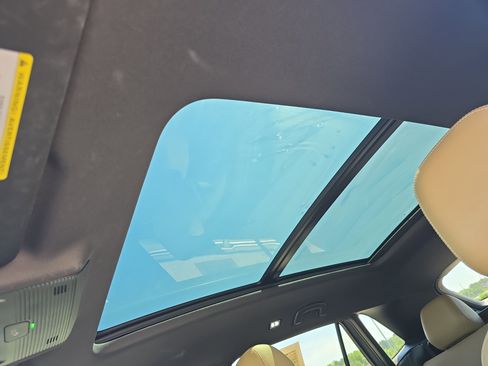 Used 2024 Volkswagen Atlas Cross Sport SE w/ Panoramic Sunroof Package image 28