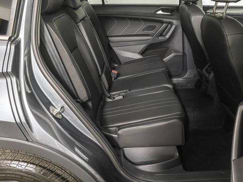 Used 2024 Volkswagen Tiguan SE w/ Panoramic Sunroof Package AWD/4WD image 41
