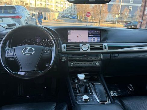 Used 2013 Lexus LS 460 w/ Comfort Pkg image 23