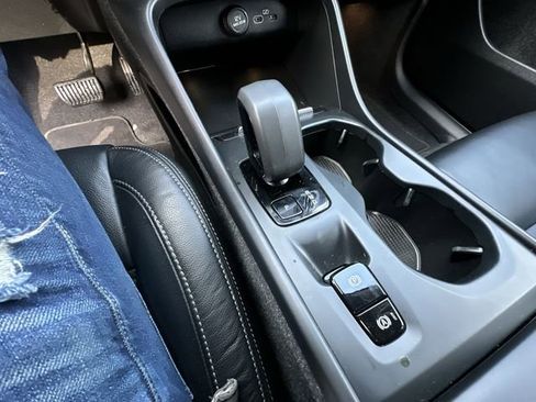 Used 2023 Volvo XC40 B5 Core w/ Convenience Package image 25