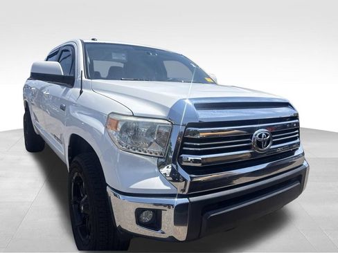Used 2017 Toyota Tundra SR5 w/ SR5 Upgrade Package AWD/4WD image 4