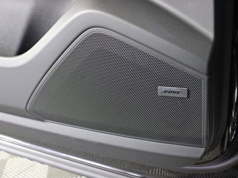 Used 2025 Porsche Cayenne image 17