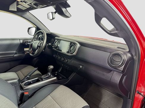 Used 2020 Toyota Tacoma TRD Off-Road image 19