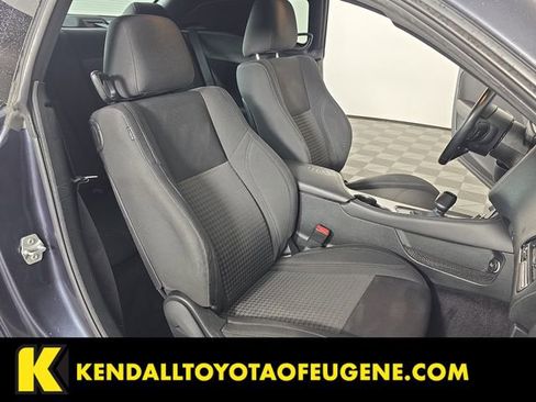 Used 2017 Dodge Challenger SXT RWD image 19