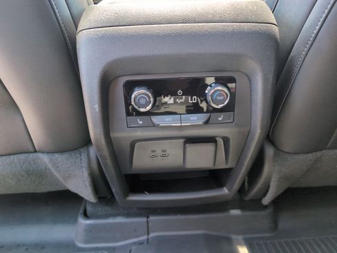 Used 2024 Chevrolet Traverse RS FWD image 39