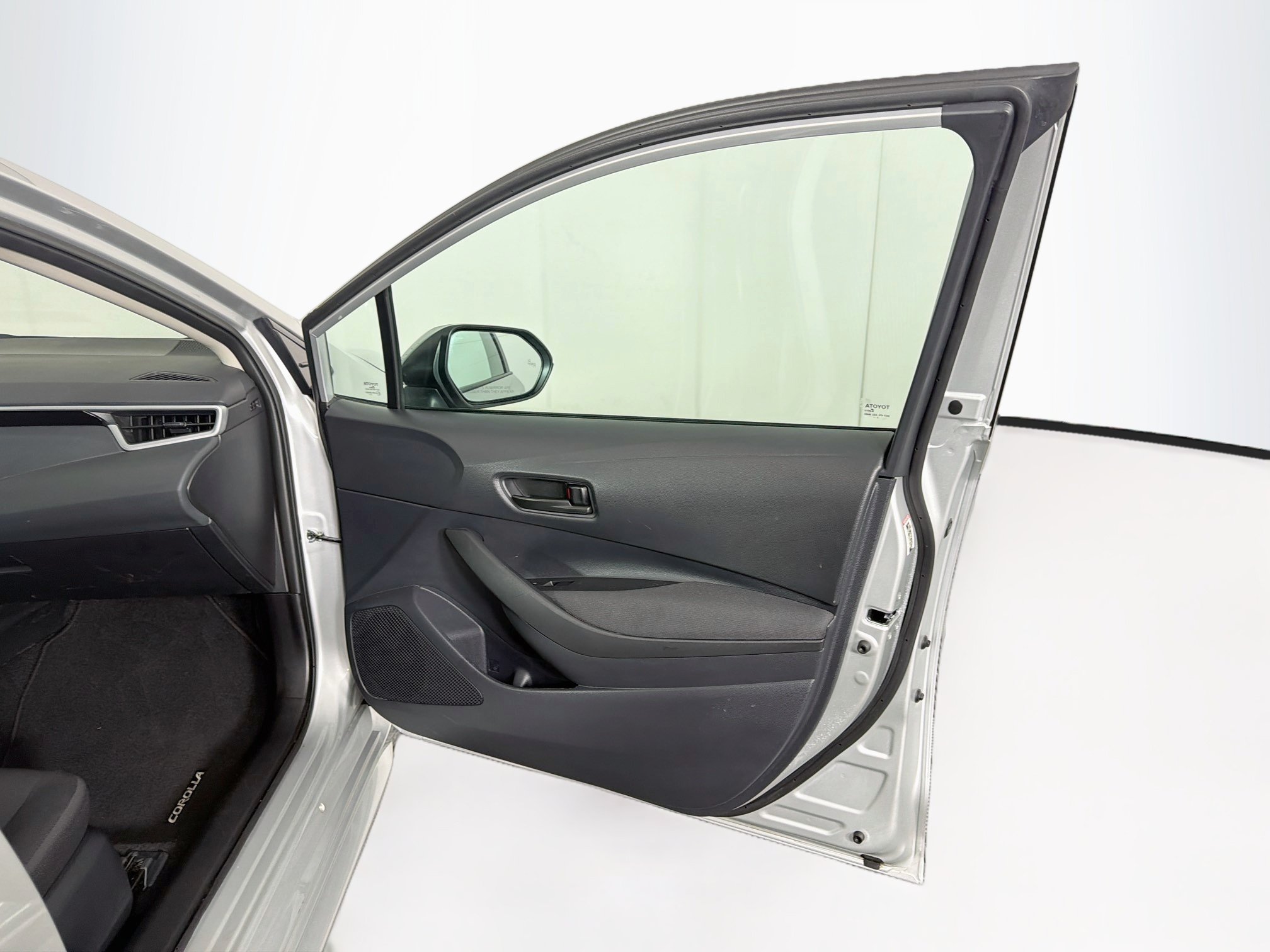 Used 2026 Toyota Corolla LE FWD image 30