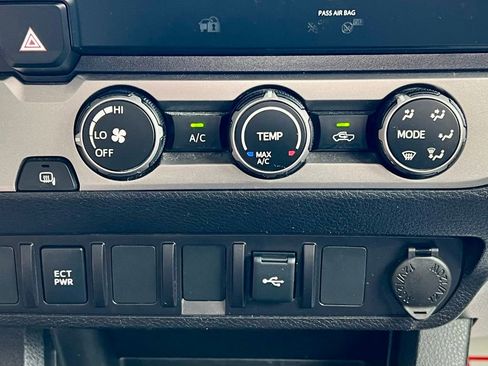 Used 2022 Toyota Tacoma SR image 22