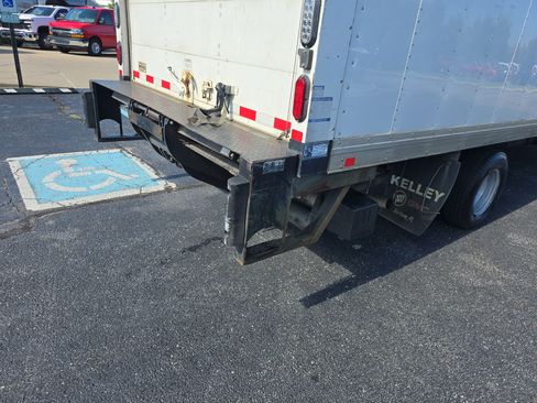 Used 2017 GMC Savana 4500 RWD image 11