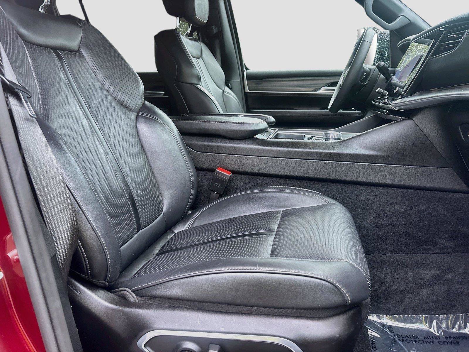 Used 2024 Jeep Wagoneer L Series II RWD image 30