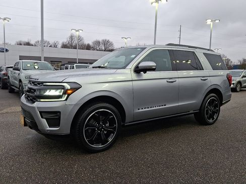 Used 2023 Ford Expedition Limited image 5