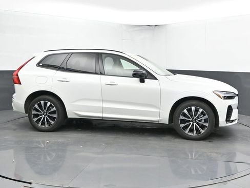 Used 2025 Volvo XC60 B5 Plus AWD/4WD image 12