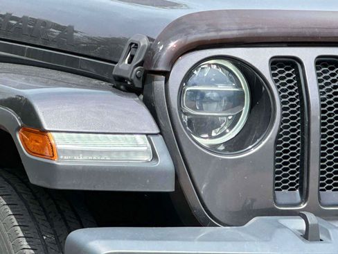 Used 2020 Jeep Wrangler Unlimited Sahara AWD/4WD image 8