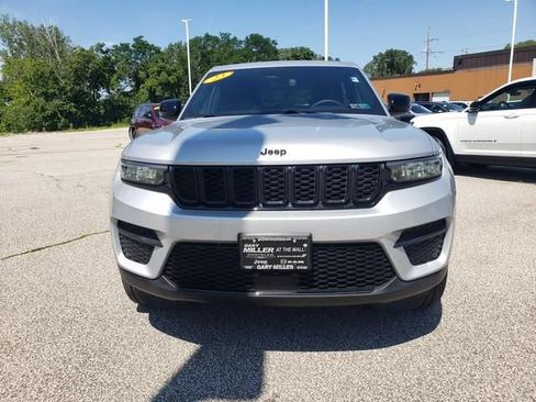 Used 2023 Jeep Grand Cherokee Altitude AWD/4WD image 9