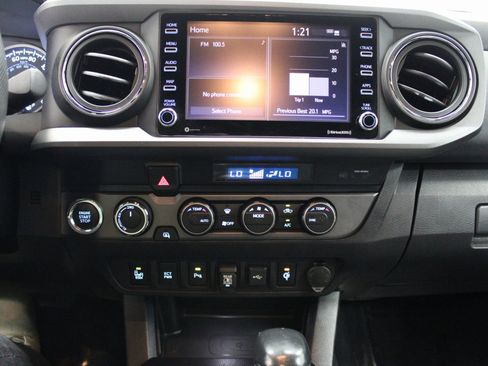 Used 2021 Toyota Tacoma TRD Off-Road w/ Technology Package image 39