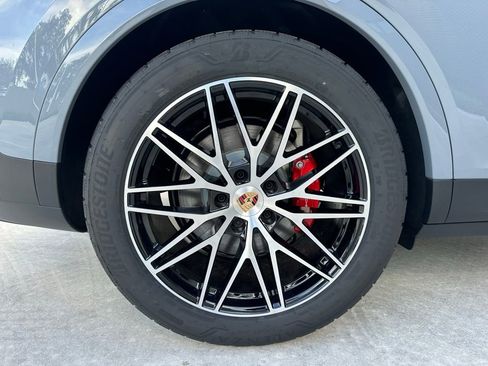 Used 2025 Porsche Cayenne S image 41
