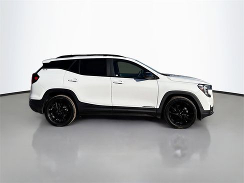 Used 2023 GMC Terrain SLE w/ Driver Convenience Package image 8