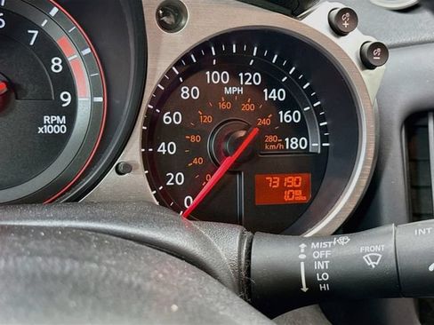 Used 2017 Nissan 370Z Touring RWD image 12