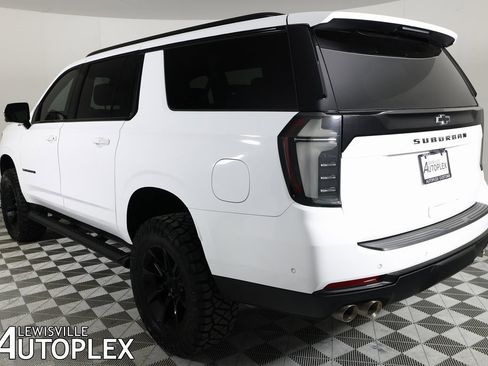 Used 2026 Chevrolet Suburban Z71 w/ Comfort Package image 7