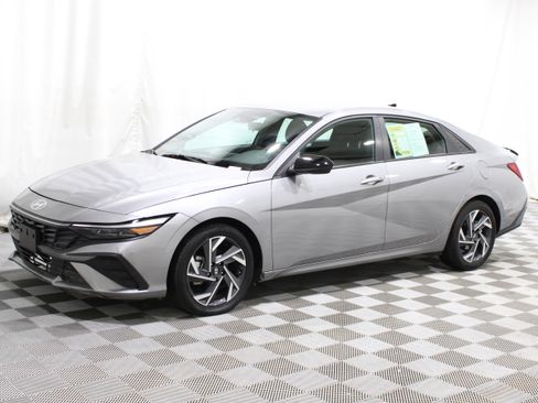 Used 2025 Hyundai Elantra Sport FWD image 32