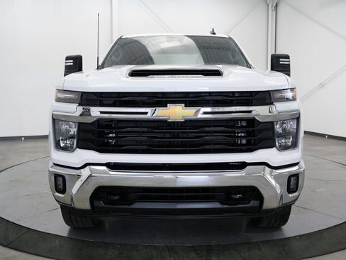 Used 2025 Chevrolet Silverado 2500 LT AWD/4WD image 2