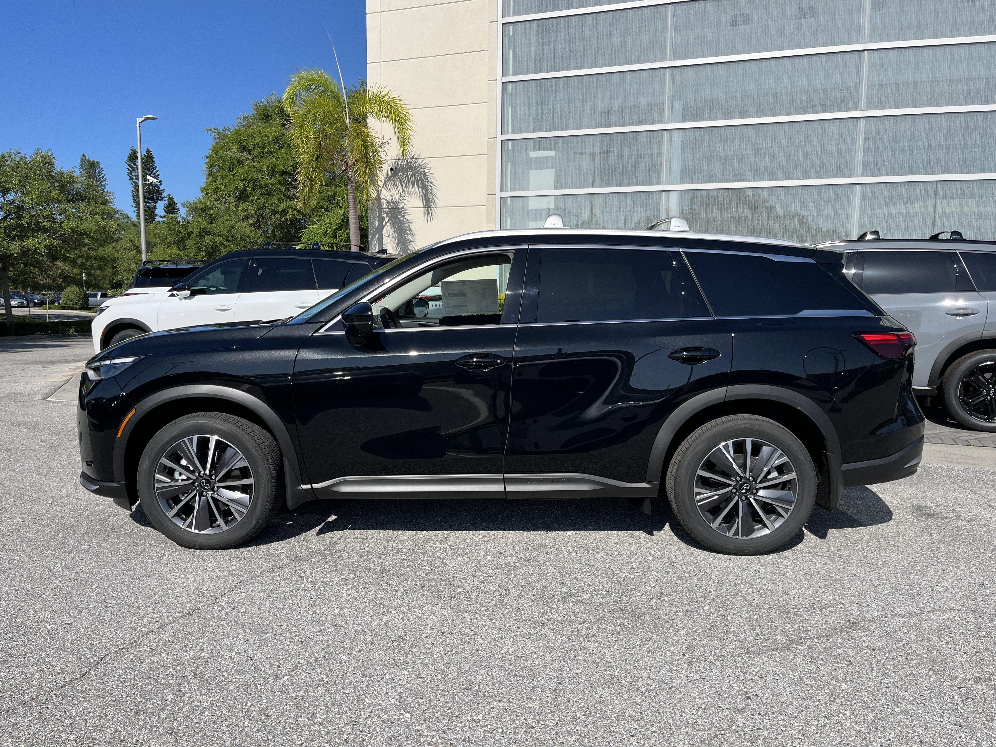 New 2027 INFINITI QX60 Luxe w/ Cargo Package FWD image 2
