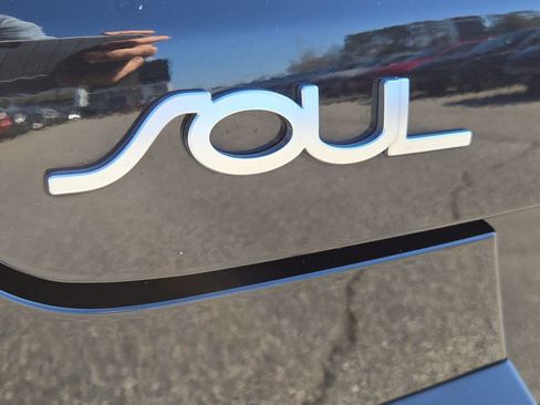 Certified 2022 Kia Soul LX w/ Technology Package image 12