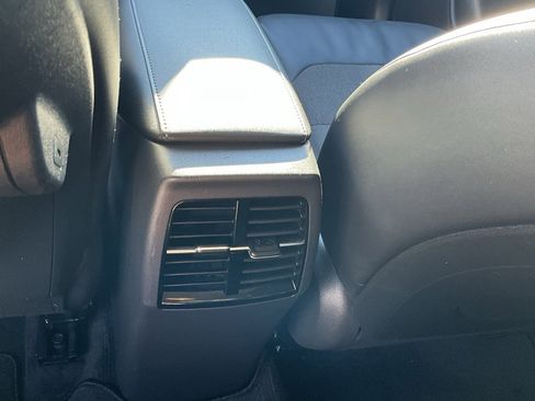 Used 2023 Kia Niro EX image 30