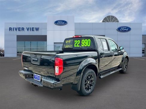 Used 2021 Nissan Frontier SV w/ Midnight Edition Floor Mats AWD/4WD image 6