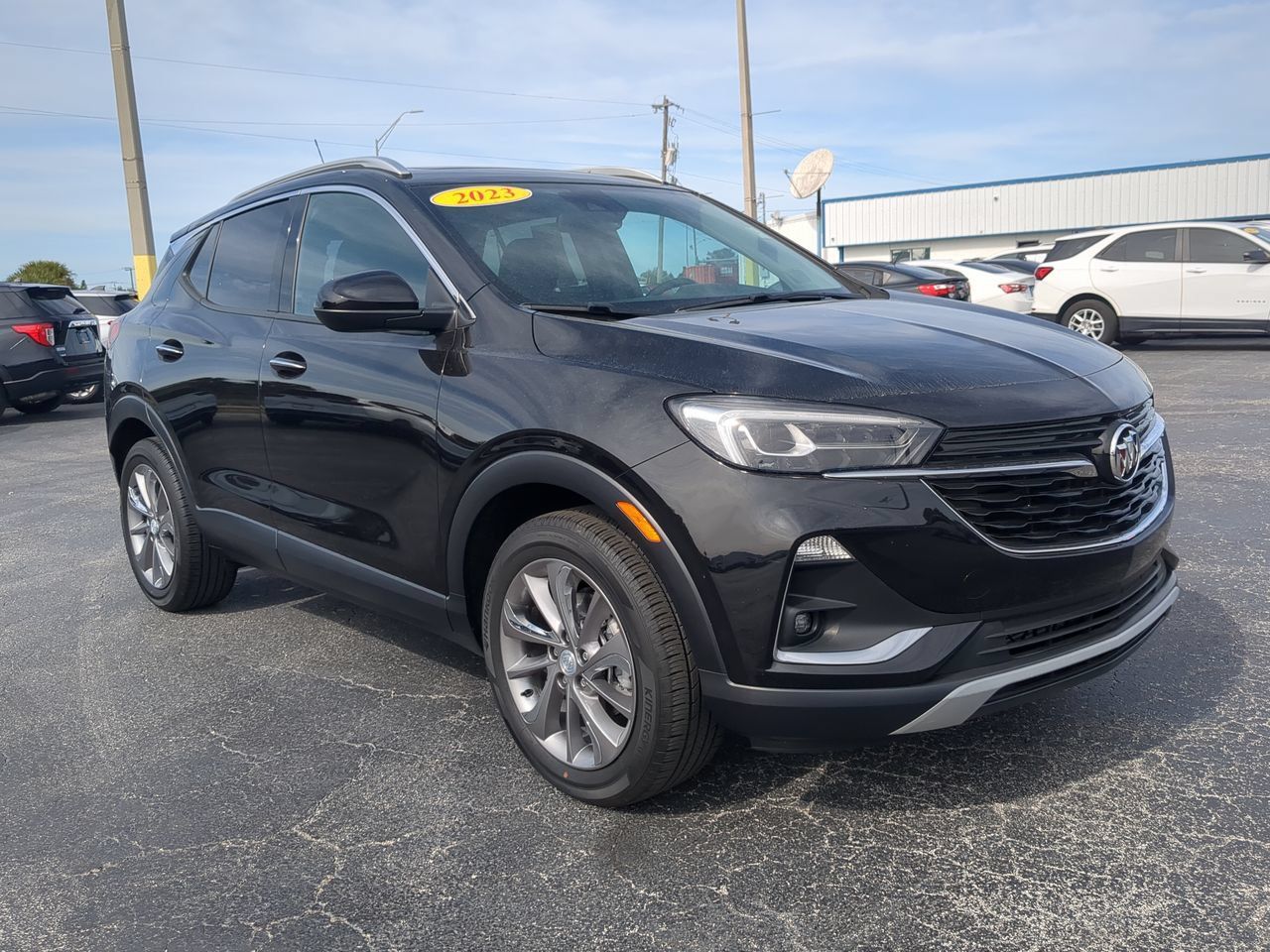 Used 2023 Buick Encore GX Essence w/ Experience Buick Package FWD image 2