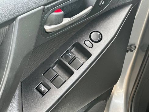 Used 2013 MAZDA MAZDA3 i Sport FWD image 11