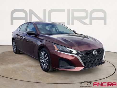 Used 2024 Nissan Altima 2.5 SV image 1
