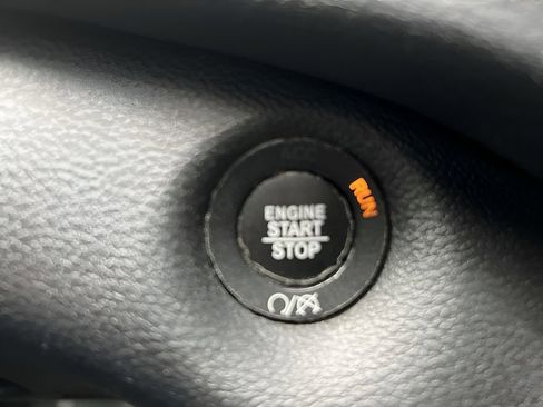 Used 2020 Jeep Cherokee Trailhawk w/ Cold Weather Group image 16