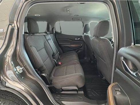 Used 2019 GMC Acadia SLE FWD image 18