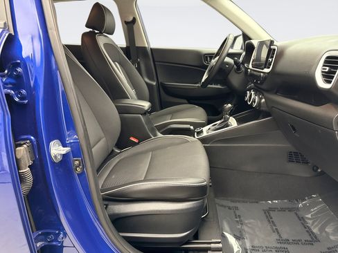 Used 2024 Hyundai Venue Limited FWD image 18