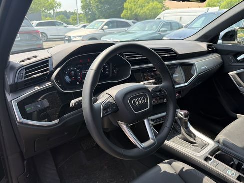 Used 2025 Audi Q3 2.0T Premium w/ Convenience Package AWD/4WD image 4