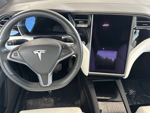 Used 2018 Tesla Model X 75D AWD/4WD image 18
