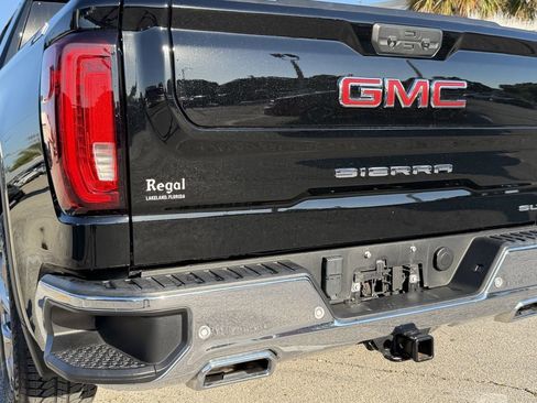 Used 2023 GMC Sierra 1500 SLT w/ SLT Premium Plus Package AWD/4WD image 11