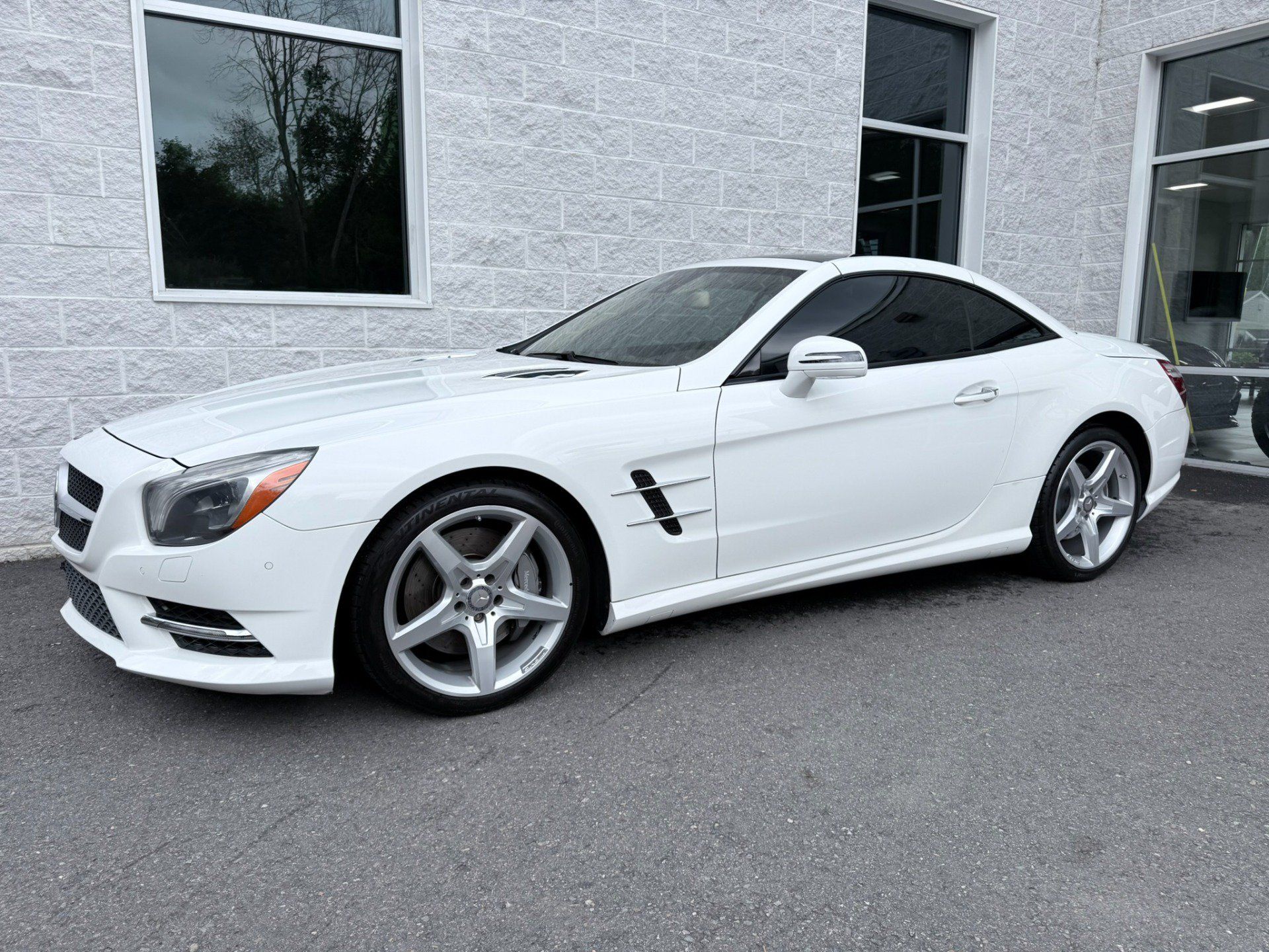 Used 2015 Mercedes-Benz SL 550 image 2