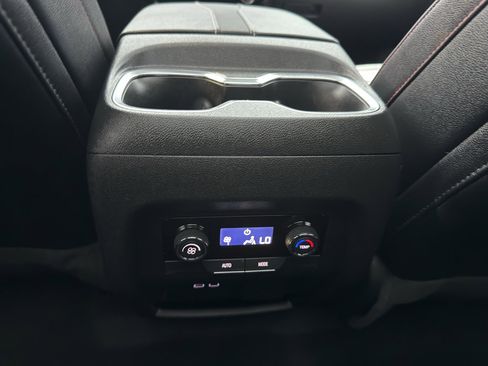 Used 2025 Chevrolet Traverse Z71 w/ Enhanced Driving Package image 28