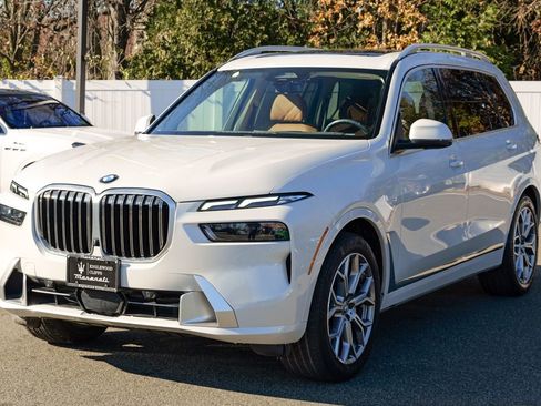 Used 2023 BMW X7 xDrive40i w/ Premium Package image 3