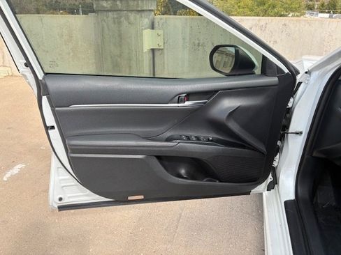 Used 2019 Toyota Camry XSE image 10