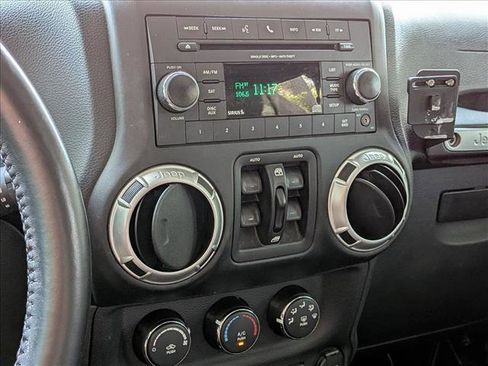 Used 2017 Jeep Wrangler Unlimited Sahara w/ Connectivity Group image 7