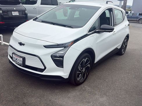 Used 2023 Chevrolet Bolt LT w/ Infotainment Package FWD image 1