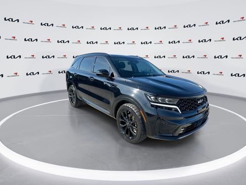 Certified 2023 Kia Sorento SX FWD image 2