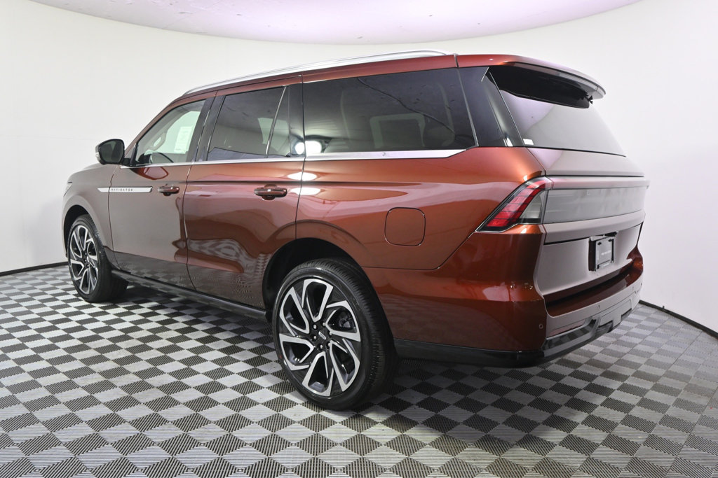 New 2027 Lincoln Navigator Reserve AWD/4WD image 3