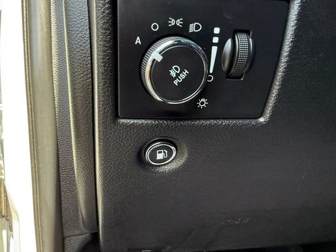 Used 2017 Jeep Grand Cherokee Limited w/ Luxury Group II AWD/4WD image 27