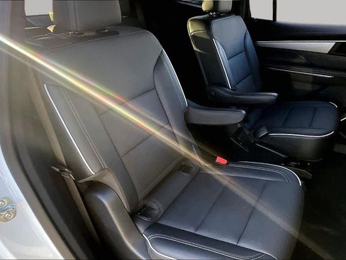 Used 2025 Buick Enclave Preferred FWD image 20