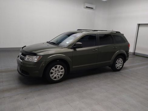 Used 2019 Dodge Journey SE image 2