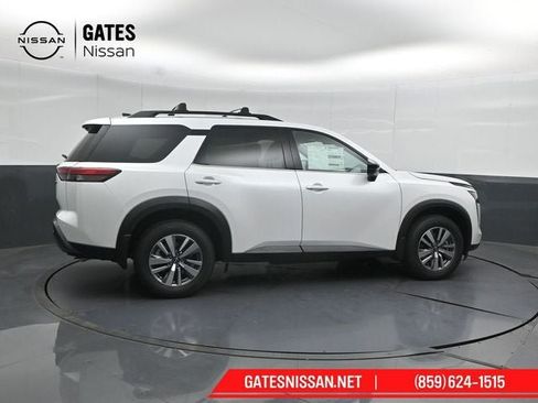 New 2026 Nissan Pathfinder SL AWD/4WD image 3