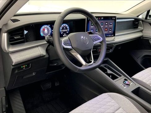 Certified 2025 Volkswagen Tiguan S w/ 18" Wheel Package AWD/4WD image 4